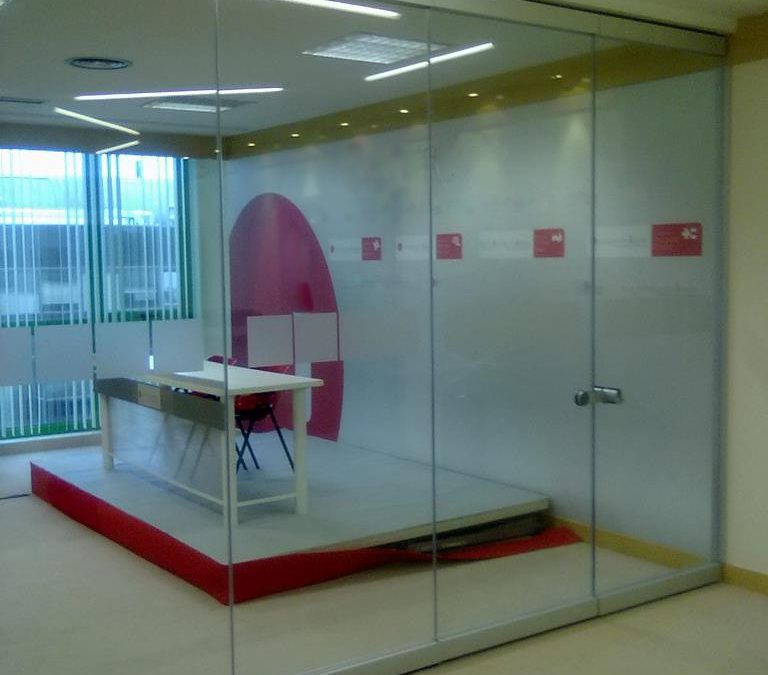 Instalación en Oficina de Cristal